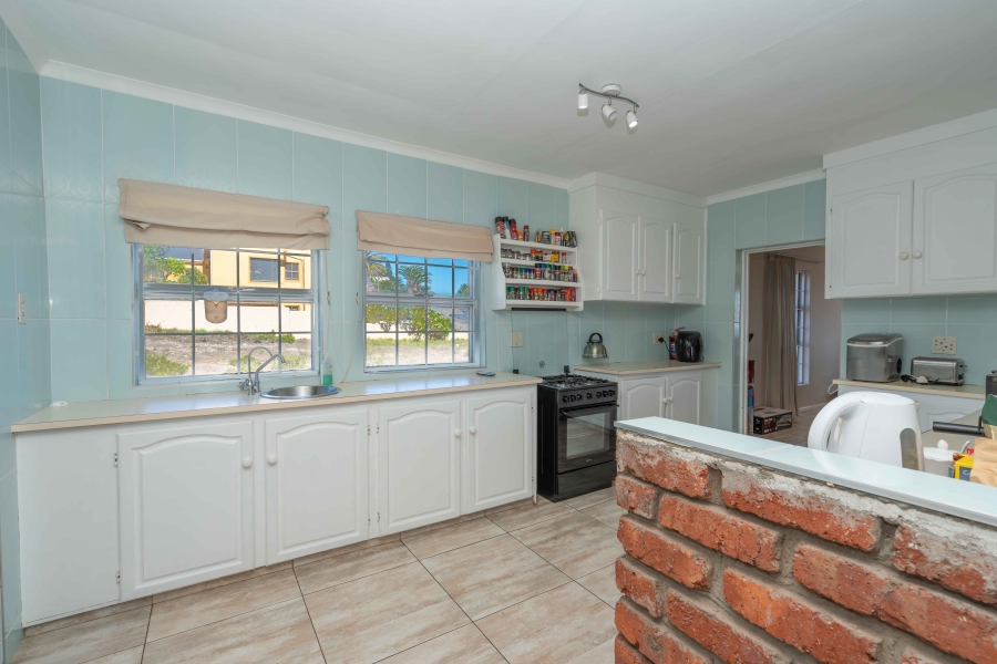 8 Bedroom Property for Sale in Middedorp Western Cape